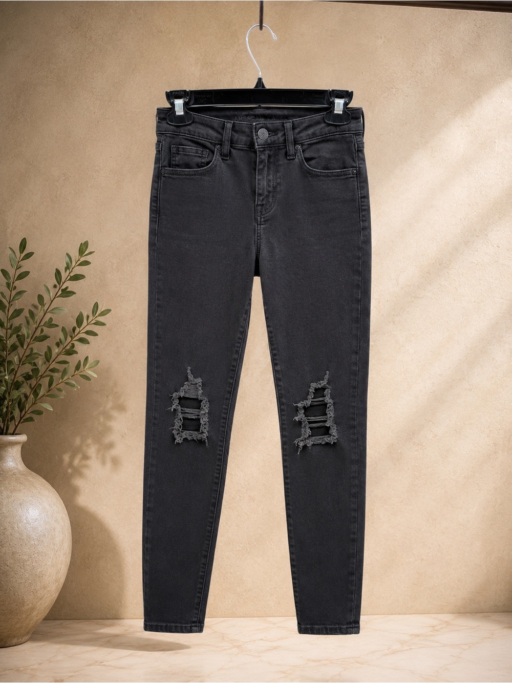 American Eagle Super High-Waisted Jegging Size 4 Regular Black Distressed Jeans